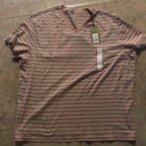 NWT Men’s v-neck tee